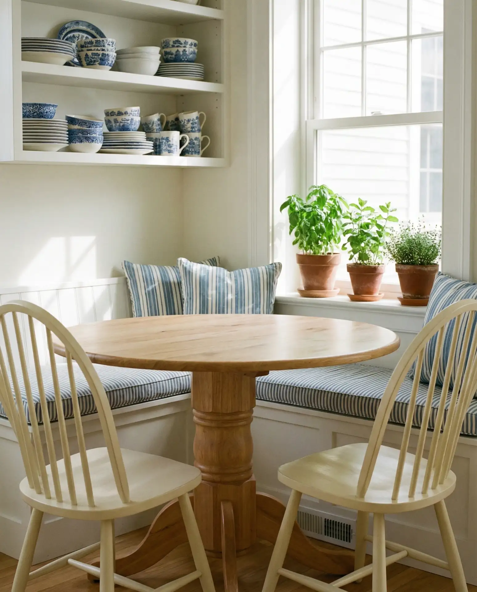 Painted Chairs: Customizable and Budget-Friendly 1