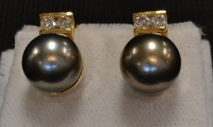 18kt black pearl earrings with diamonds (859-157) QXSOMFV