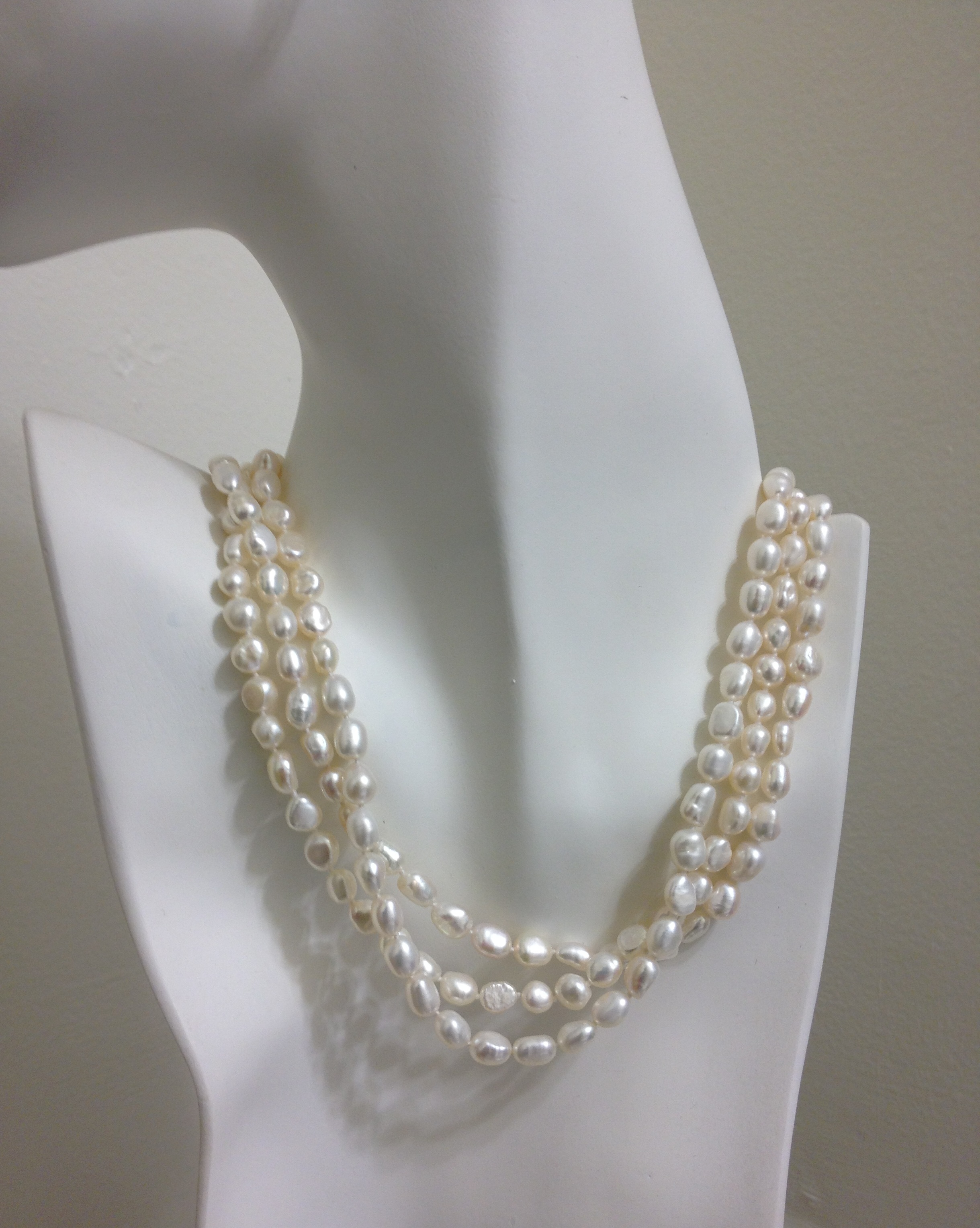 3 strand freshwater pearl necklace 01 LPBLZRT