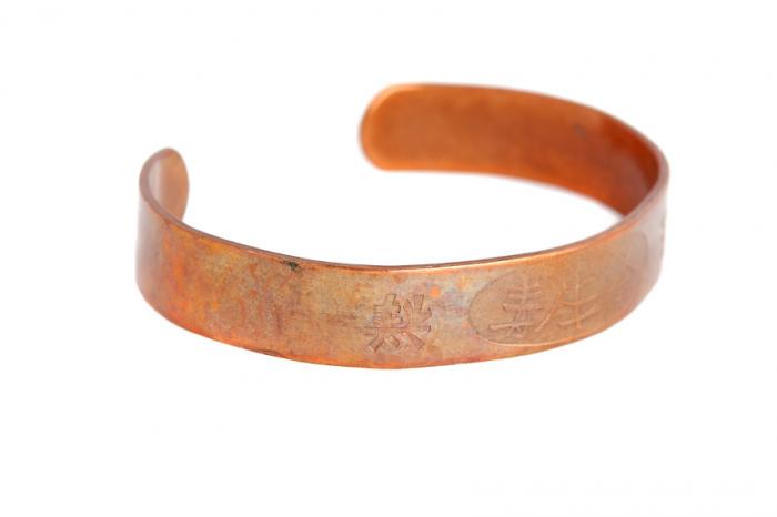a copper bracelet. JQESARH