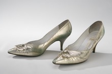 a pair of 20th century court shoes GRIWHOQ