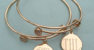 charm bangle bracelets our monogram disc charm bangle bracelet is a classic style for any HEUVWJG