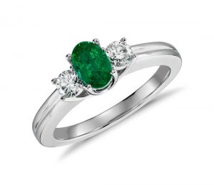 emerald ring petite emerald and diamond ring in 18k white gold (6x4mm) VXYVUYK