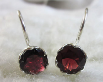 garnet earrings hooked on a silver caged setting JYHXPMQ