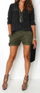 green shorts black shirt, pendant necklace and sandals WIJSISZ