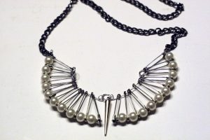 how to make a safety pin necklace. handmade necklaces out of pearl AFQQXRY