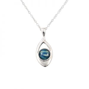 image of open oval silver pendant KNREOIU