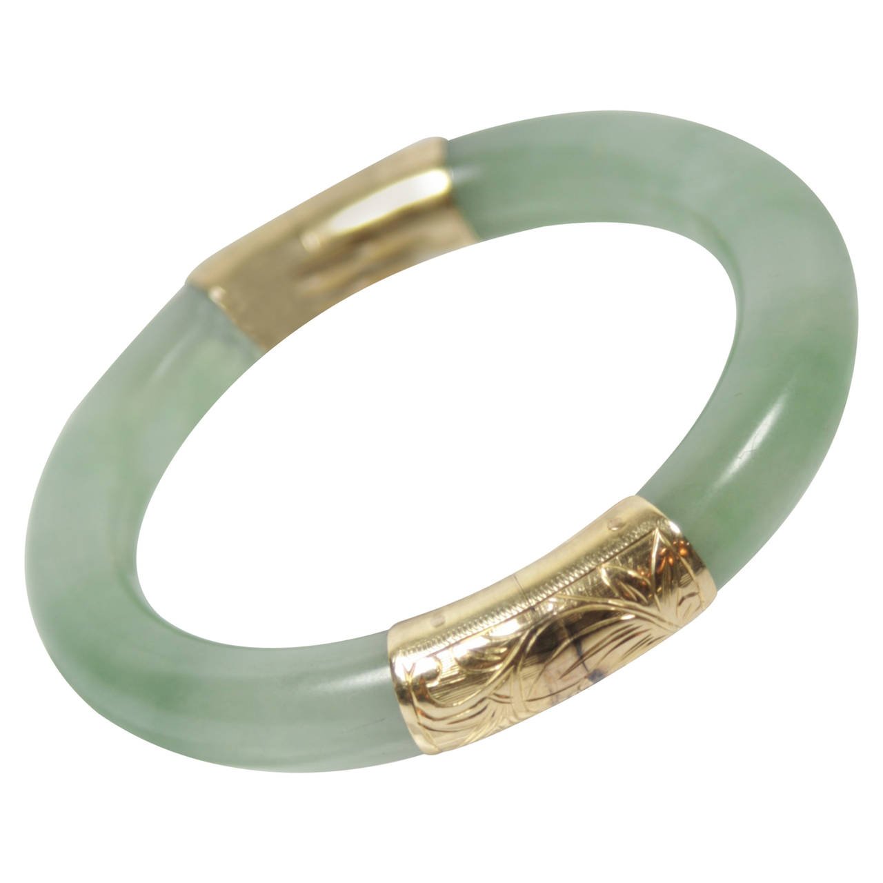 jade bracelet with gold clasp 1 IFXQLDF