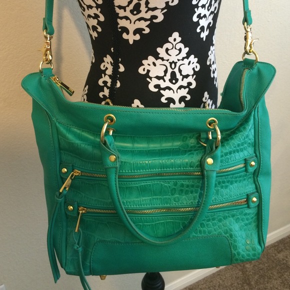 jessica simpson bags - sold!!! green jessica simpson multi pocket purse YYDKJXS