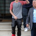 justin bieber pants justin bieber came out of the langham hotel and greeted his fans for 5 WJDBBWK