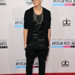 justin bieber pants justin bieber: justin bieber all black red style at 2012 american music  awards; BYJPYGS