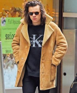 menu0027s tan shearling coat (worn by harry styles) DYUMPRE