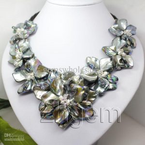 mother of pearl necklace 2017 fashion jewelry mother of pearl shell flower pendant necklace 18long HDBMVLY