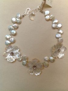 mother of pearl necklace mother of pearl flower necklace600 YRHTYKP