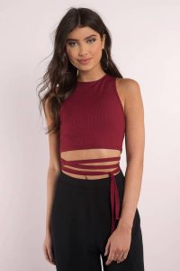 red top ... great all around wine ribbed crop top ... RMUNDHV