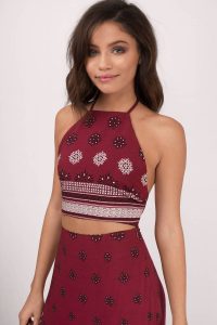 red top takes time wine print halter top ZBJTUFH