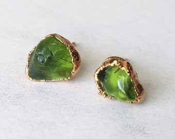 stone earrings raw peridot earring, green peridot earring, august birthstone earring,  green stone GASLWQL