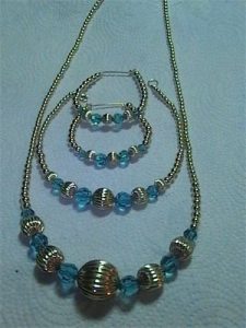 takiau0027s handmade beaded jewelry has been rated with 52 experience points VNDTRQY