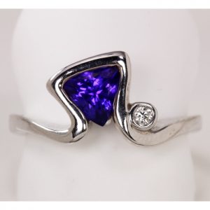 tanzanite jewelry trillion tanzanite ring with diamond RMCWJZE