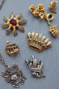 vintage brooches collection of tortolani costume brooches OHIHPEV