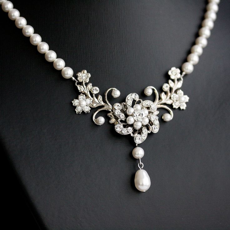 wedding necklace, white pearl necklace, vintage rhinestone flowers,  swarovski wedding jewelry, VVDMRQE