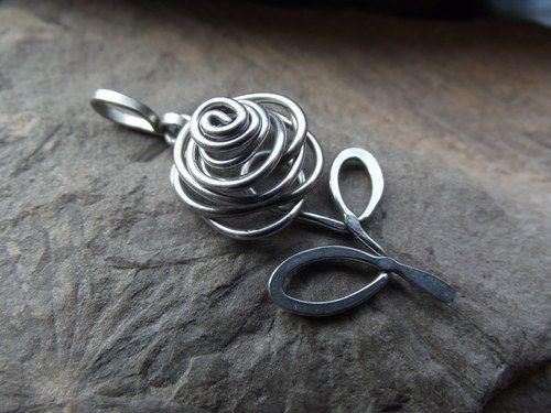 wire jewelry wire wrapped rose flower pendant.craft ideas from lc.pandahall.com EDPUGCM