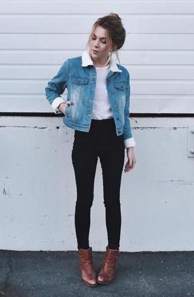 Denim jacket with faux fur collar, white top and black skinny jeans with high waist