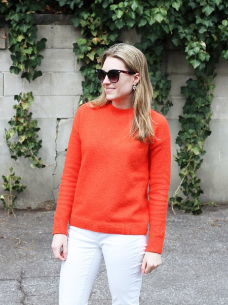 Orange thick cotton sweater with white skinny jeans