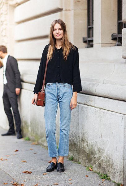 Black sweater with blue jeans and leather low shoes