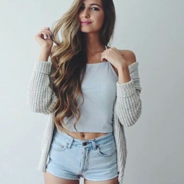 Best outfit ideas for blue denim shorts for women