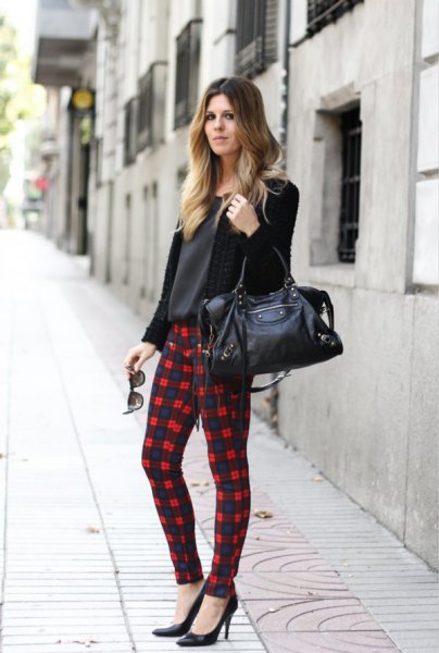 Cardigan with black and white checked leggings