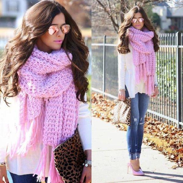 White blouse with light pink knit scarf with fringes and blue jeans
with cuffs