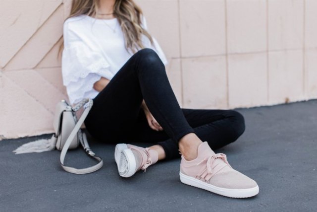 White oversized t-shirt with black skinny jeans and light pink hiking boots