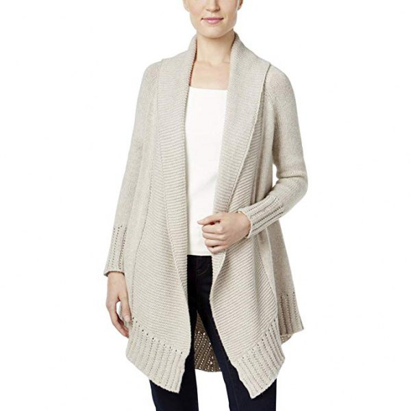 Light grey, long cardigan with a shawl collar and black skinny jeans