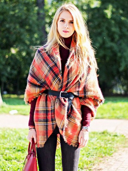 Checkered wrap-around sweater with belt and dark blue jeans