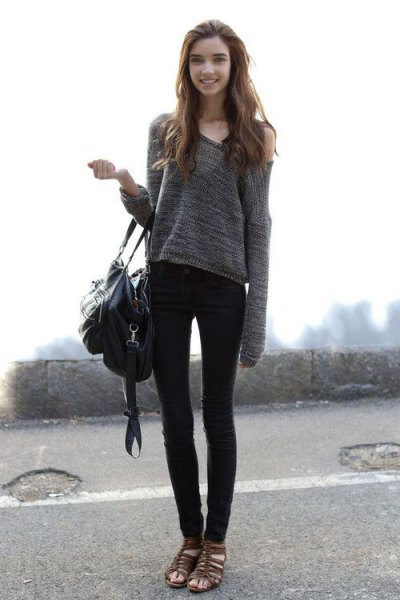 Gray one-shoulder slouchy sweater with black skinny jeans