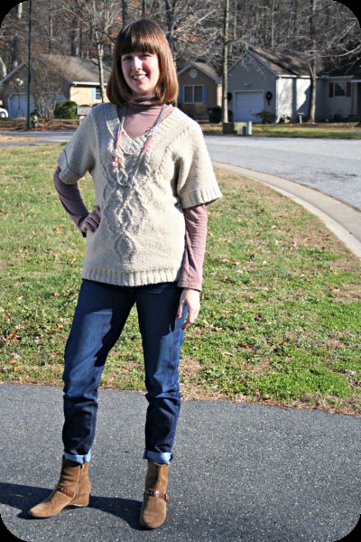 White short sleeve casual cable knit sweater paired with gray long sleeve t-shirt