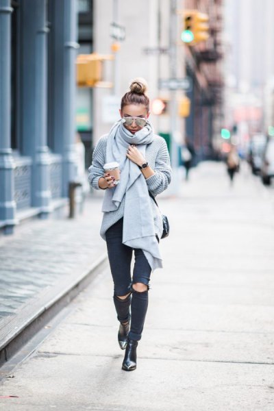 Gray rib knit scarf with ripped black skinny jeans