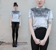 Silver velvet t-shirt with a stand-up collar and black skinny jeans