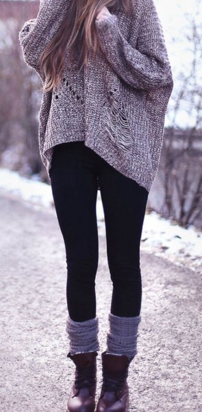 Gray coarse rib sweater with black winter leggings