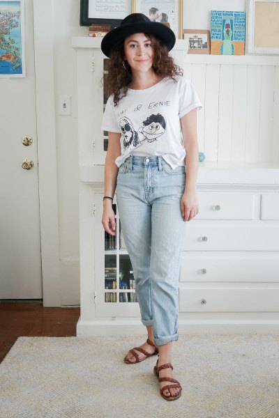 black fedora with white graphic t-shirt and mom jeans
