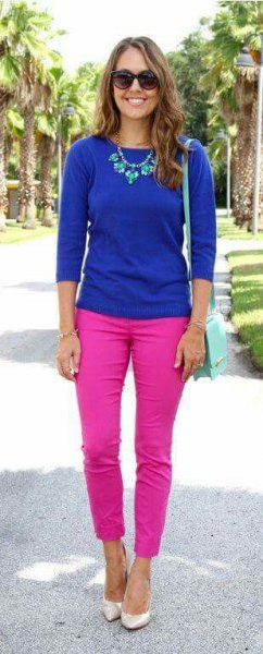 Royal blue sweater with three-quarter sleeves and pink slim-fit jeans