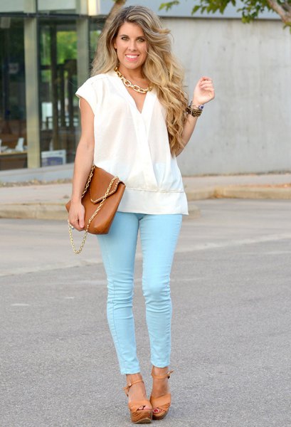 White wrap blouse with cap sleeves and colored skinny jeans