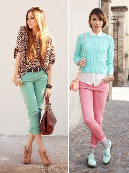 Sky blue cable knit cropped sweater, white shirt and pink jeans