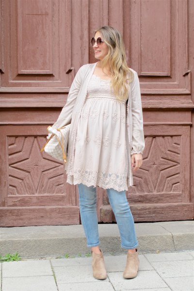 Maternity tunic top made of soft pink lace with a peplum and light blue jeans