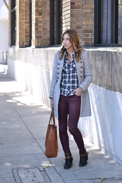 gray, long-cut knitted coat with a checked boyfriend shirt and waxed jeans