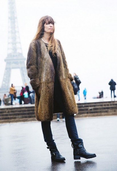 Long faux fur jacket with leopard print, black skinny jeans and
leather ankle boots