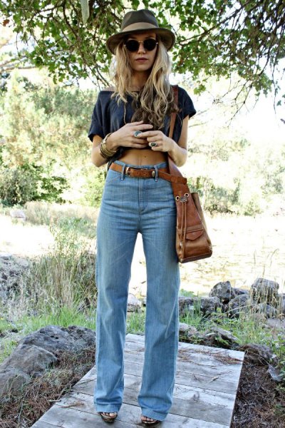 Gray cropped t-shirt paired with light blue high-waisted bootcut jeans