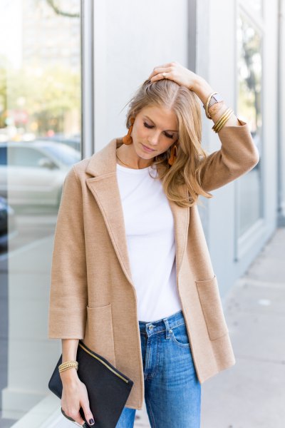 Light pink wool sweater blazer with white t-shirt and blue slim-fit jeans