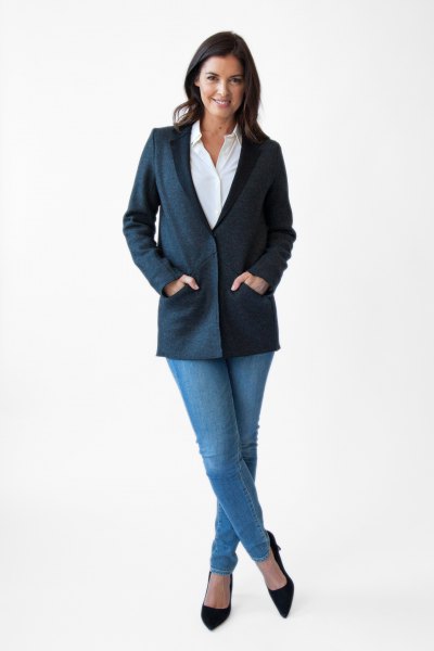Navy blue sweater blazer with white shirt and light jeans